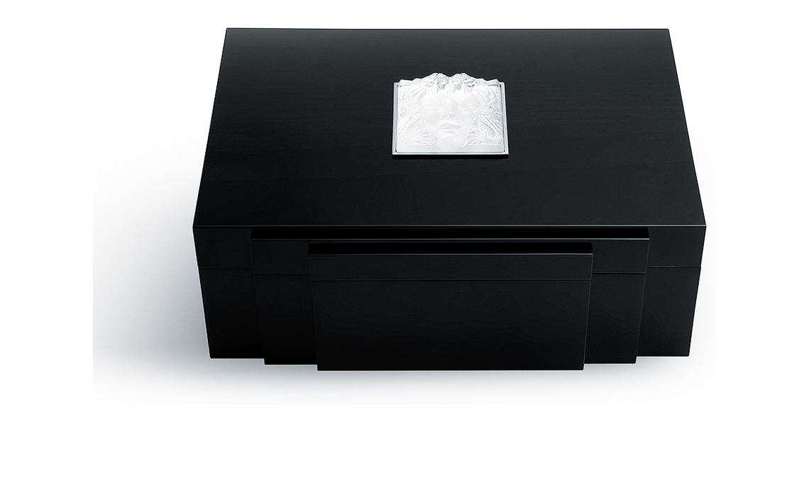Masque de femme cigars box in numbered edition, black lacquered with clear crystal, 70 cigars black lacquered - Lalique