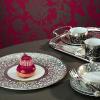 Cake dish with hands green - Raynaud