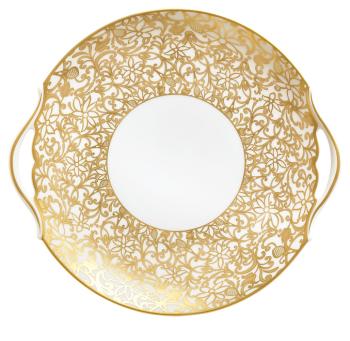 Cake dish with hands white - Raynaud